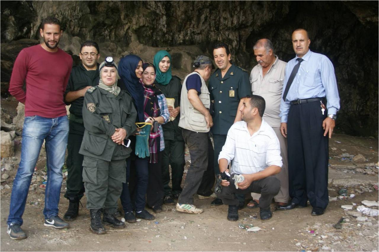 Le groupe à la sortie de la Grotte d'Aokas 